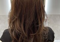 女性ロング髪型　写真