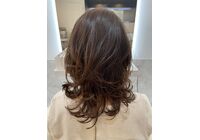 女性ミディアム髪型　写真