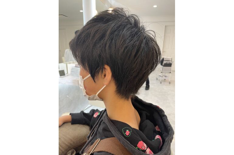 女性ショート髪型　写真